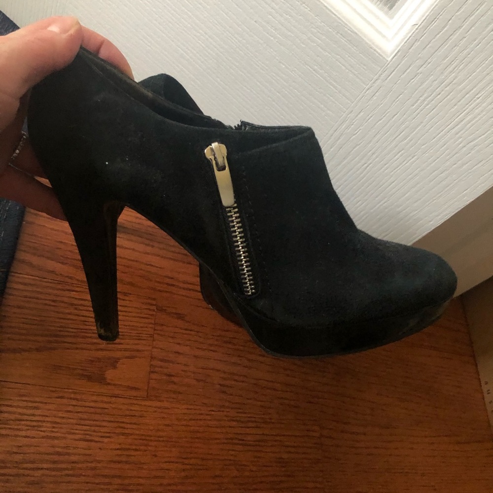 Marc fisher suede booties 8 1/2